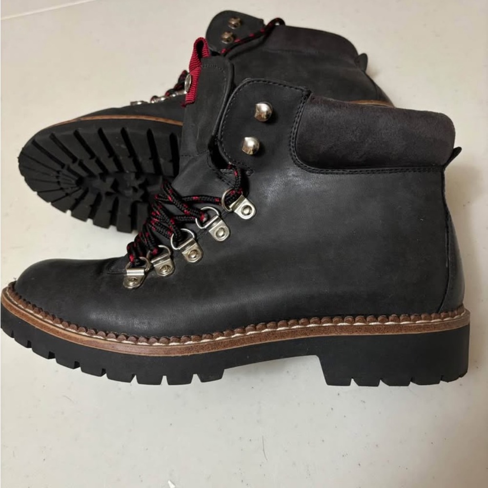 Ladies Hiking Boots 7